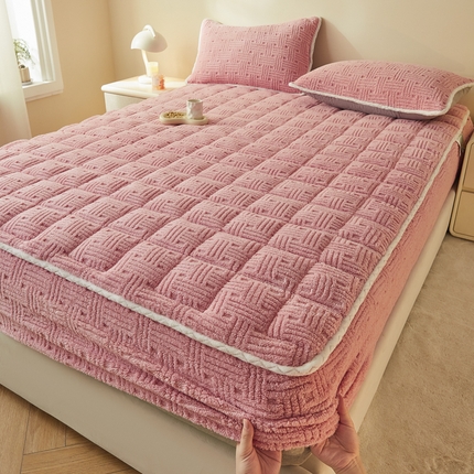 91家纺网 家纺一手货源 找家纺 卡伦家纺 2025新款塔芙绒方格纹加厚保暖夹棉床笠 格纹豆沙