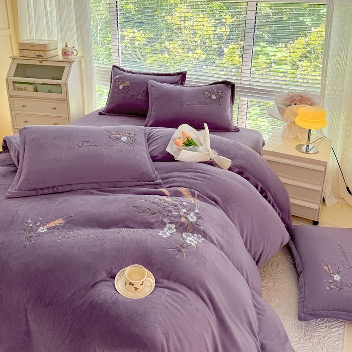 91家纺网 家纺一手货源 找家纺 金米诺 2024新款绣花牛奶绒四件套 麦穗-香芋紫