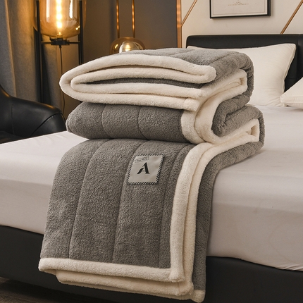 91家纺网 家纺一手货源 找家纺 （总）恋绒家纺 2025新款加厚三层毛毯被牛奶绒复合毯子夹棉盖毯午睡毯子法莱绒毛毯