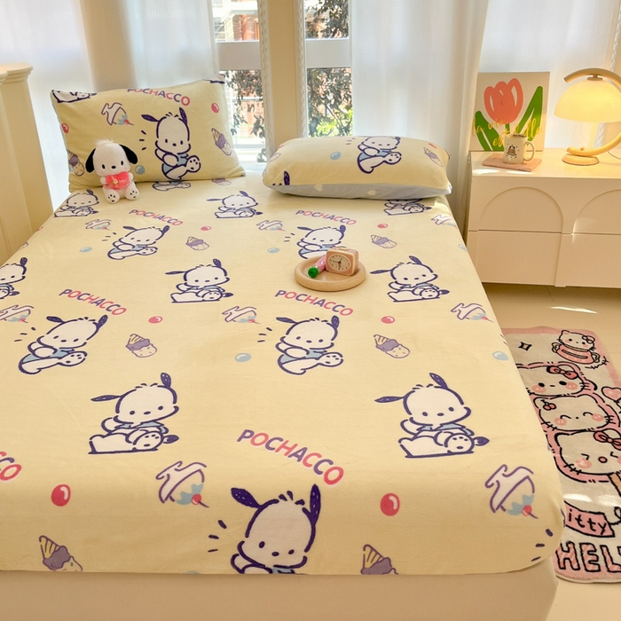 91家纺网 家纺一手货源 找家纺 博雅 2024新款三丽鸥牛奶绒小版床笠系列 牛奶绒小版-冰淇淋帕恰狗