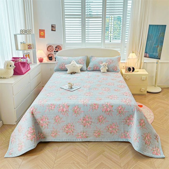 91家纺网 家纺一手货源 找家纺 梵朴 2024新款牛奶绒直角包边床盖 欧风花影-蓝