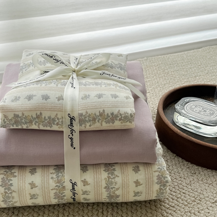 91家纺网 家纺一手货源 找家纺 一比一家纺 2025新款全棉母婴级抗菌有氧全棉双层纱亲肤全棉小清新印花三件套四件套 再见六丁目