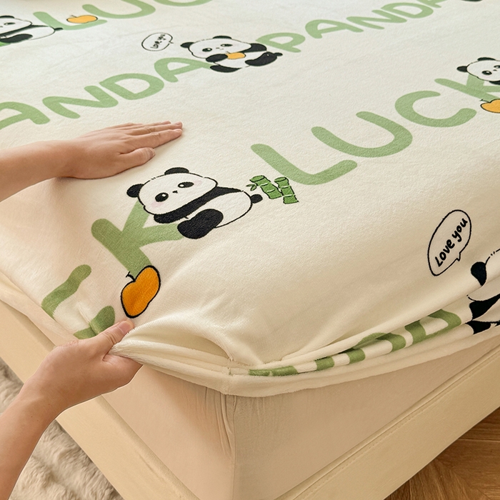 91家纺网 家纺一手货源 找家纺 妖妖家纺 2024新款200克牛奶绒单床笠 开心大熊猫