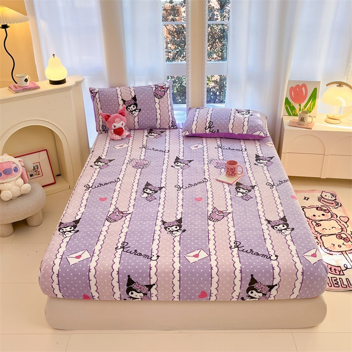 91家纺网 家纺一手货源 找家纺 博雅 2024新款三丽鸥牛奶绒小版床笠系列 牛奶绒小版-安睡库洛米