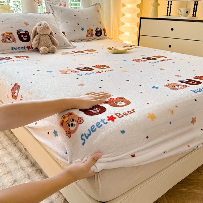 91家纺网 家纺一手货源 找家纺 妖妖家纺 2024新款200克牛奶绒单床笠 可爱曲奇