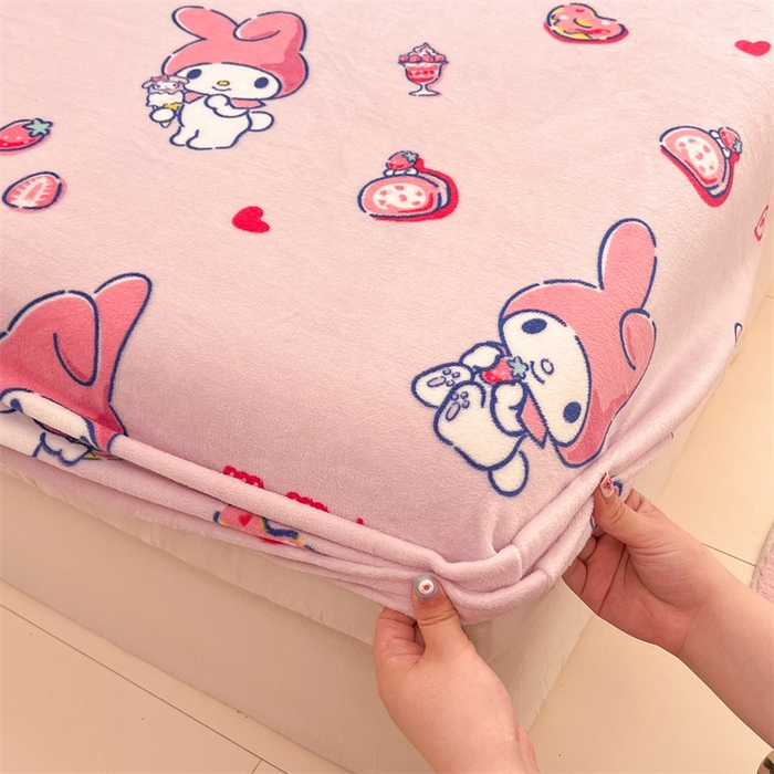 91家纺网 家纺一手货源 找家纺 博雅 2024新款三丽鸥牛奶绒小版床笠系列 牛奶绒小版-雪糕美乐蒂