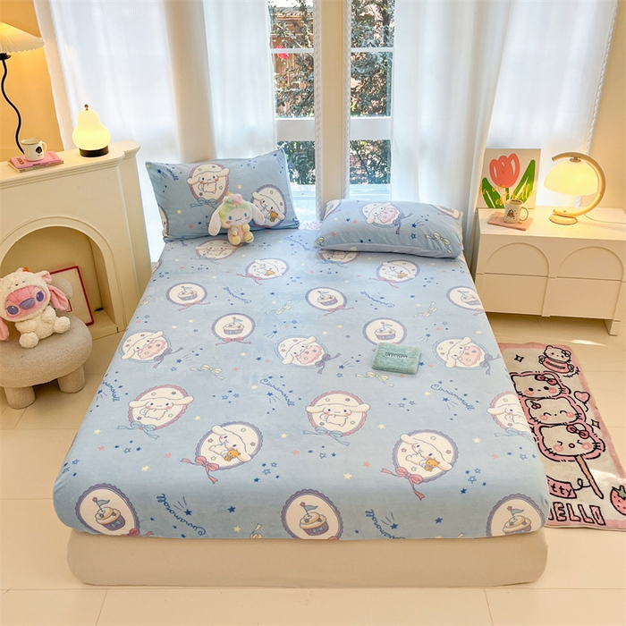 91家纺网 家纺一手货源 找家纺 博雅 2024新款三丽鸥牛奶绒小版床笠系列 牛奶绒小版-蓝色玉桂狗