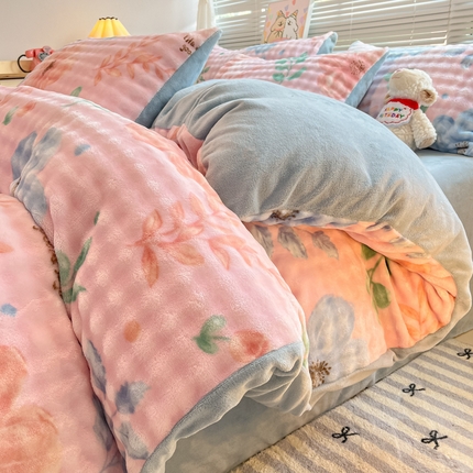 鸿羽樱（鸿羽樱）家纺 2024新款加厚泡泡牛奶绒印花工艺立体四件套 花田-粉