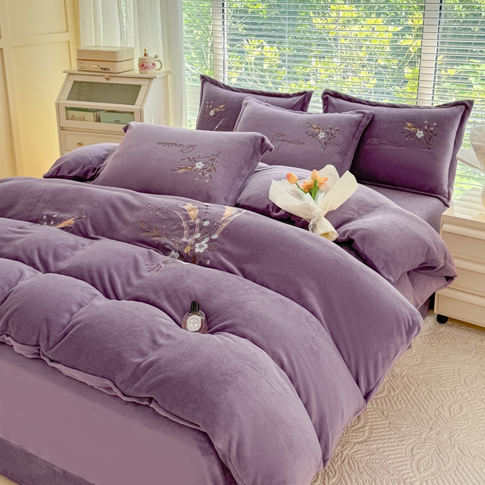 91家纺网 家纺一手货源 找家纺 金米诺 2024新款绣花牛奶绒四件套 麦穗-香芋紫