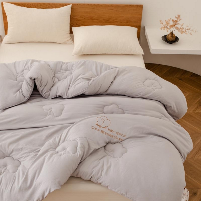 91家纺网 家纺一手货源 找家纺 2025新款A类刺绣新疆棉花被被子被芯 浅灰