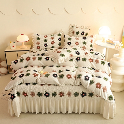 91家纺网 家纺一手货源 找家纺 （总）金盛皇朝家纺 2024秋冬新品高克重牛奶绒夹棉花边床盖系列