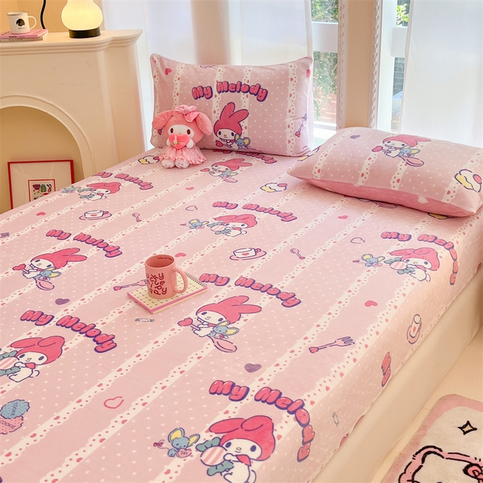 91家纺网 家纺一手货源 找家纺 博雅 2024新款三丽鸥牛奶绒小版床笠系列 牛奶绒小版-贪吃美乐蒂