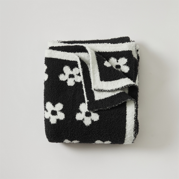 91家纺网 家纺一手货源 找家纺 暖绵绵家纺 2025新款半边绒清新甜美碎花多功能毯-普利朵 普利朵-碳灰色