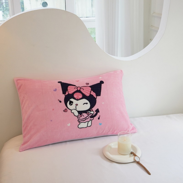 91家纺网 家纺一手货源 找家纺 蘭菲家纺 2024新款牛奶绒卡通三丽鸥单品枕套 酱小库