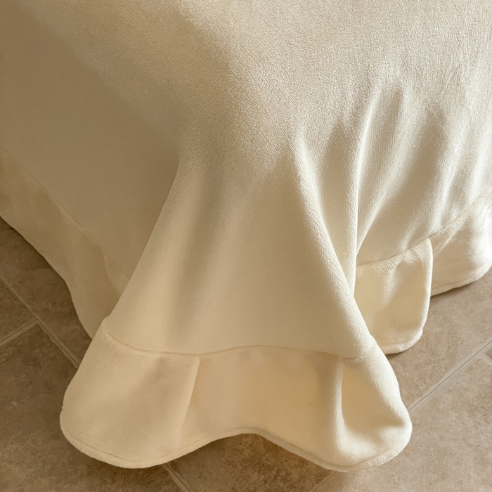 91家纺网 家纺一手货源 找家纺 一左一右 2024秋冬新款法式风复古印花褶皱花边保暖加厚高克重全消光牛奶绒四件套（提供买家秀） 奶油白