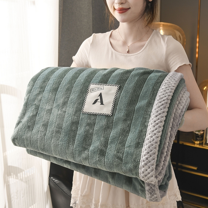 91家纺网 家纺一手货源 找家纺 恋绒家纺 2025新款双面绒休闲毛毯多功能毛毯牛奶绒毯子法莱绒盖毯 彩贝绒-墨绿