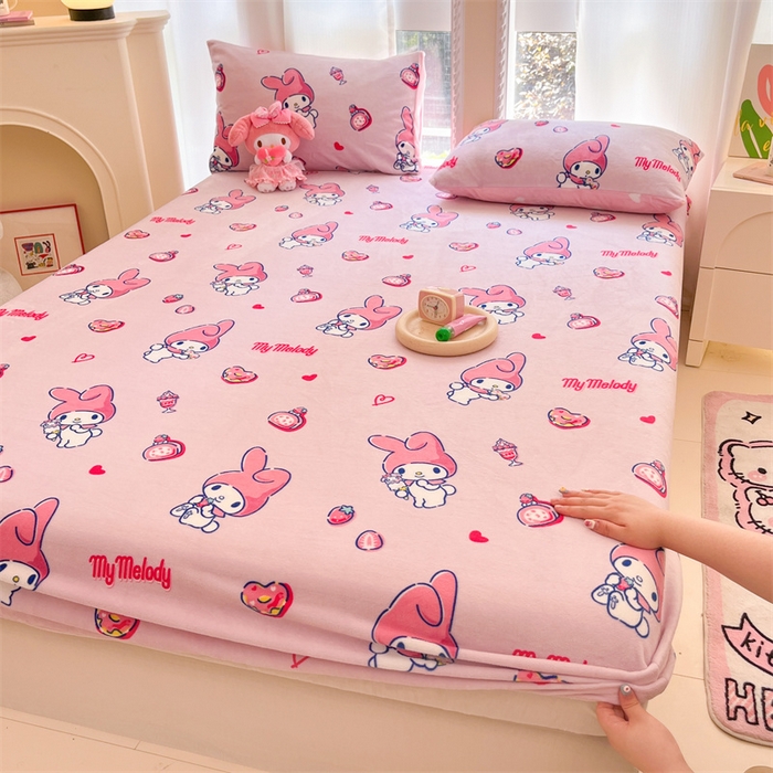 91家纺网 家纺一手货源 找家纺 博雅 2024新款三丽鸥牛奶绒小版床笠系列 牛奶绒小版-雪糕美乐蒂