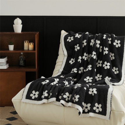 91家纺网 家纺一手货源 找家纺 （总）暖绵绵家纺 2025新款半边绒清新甜美碎花多功能毯-普利朵