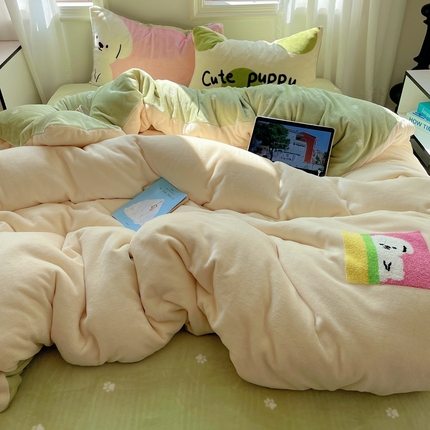 桃喜 2024新款牛奶绒卡通数码印花绣标四件套 害羞小狗