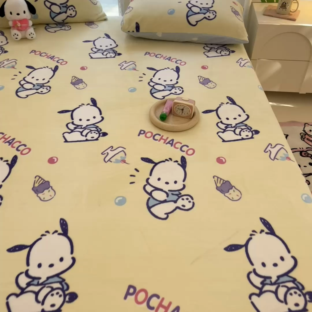 91家纺网 家纺一手货源 找家纺 博雅 2024新款三丽鸥牛奶绒小版床笠系列 牛奶绒小版-冰淇淋帕恰狗