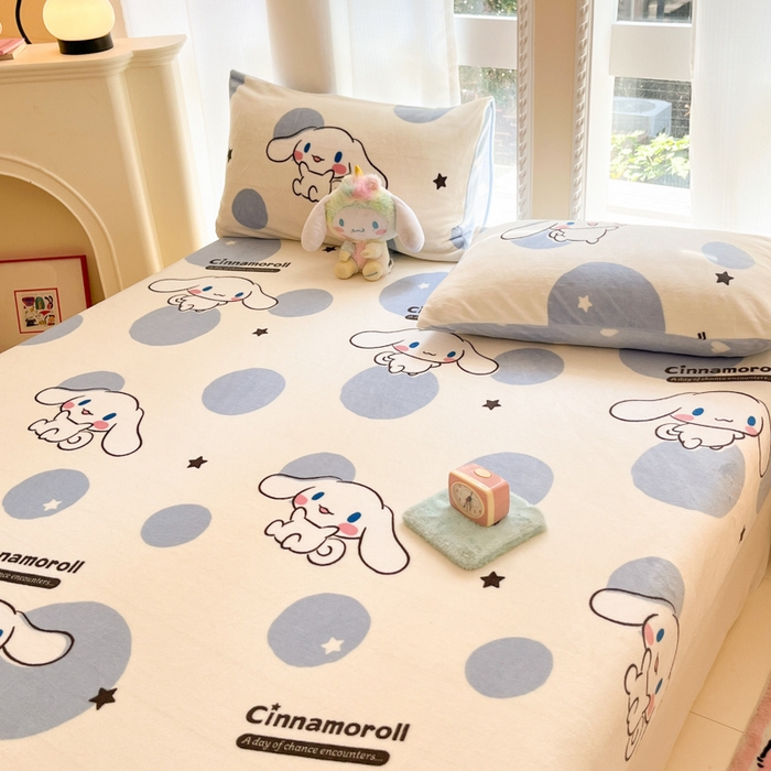 91家纺网 家纺一手货源 找家纺 博雅 2024新款三丽鸥牛奶绒小版床笠系列 牛奶绒小版-波点玉桂狗