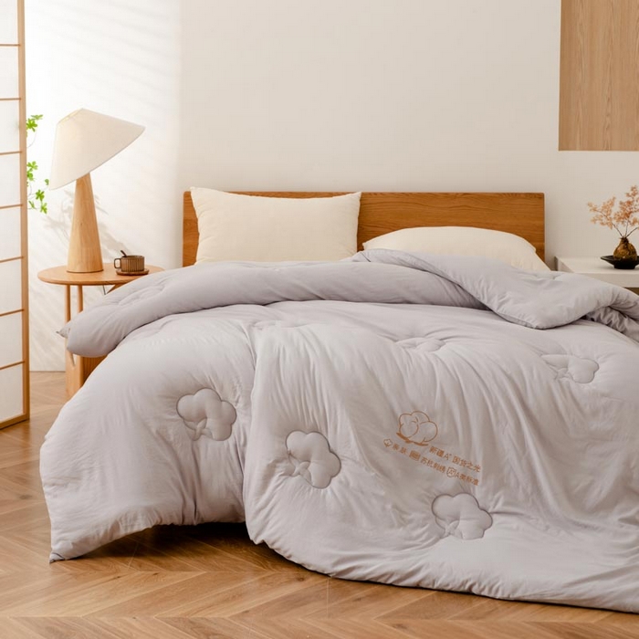 91家纺网 家纺一手货源 找家纺 2025新款A类刺绣新疆棉花被被子被芯 浅灰