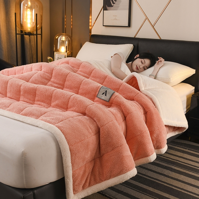 91家纺网 家纺一手货源 找家纺 恋绒家纺 2025新款加厚三层毛毯被牛奶绒复合毯子夹棉盖毯午睡毯子法莱绒毛毯 （亲肤绒-）-橘色