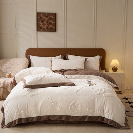 91家纺网 家纺一手货源 找家纺 （总）DC 2025新款B类雕花牛奶绒四件套-艾拉