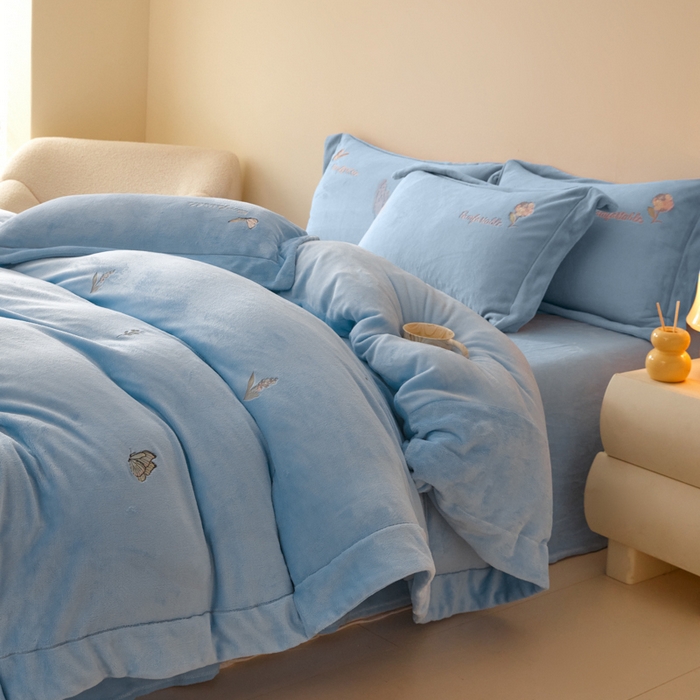 91家纺网 家纺一手货源 找家纺 新方向 2025新款全消光A类刺绣牛奶绒四件套-悦动 悦动-以太兰