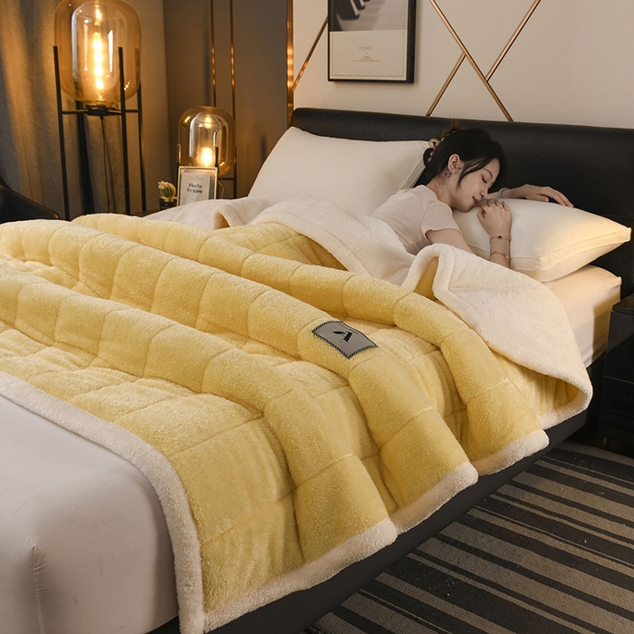91家纺网 家纺一手货源 找家纺 恋绒家纺 2025新款加厚三层毛毯被牛奶绒复合毯子夹棉盖毯午睡毯子法莱绒毛毯 （亲肤绒-）-米黄