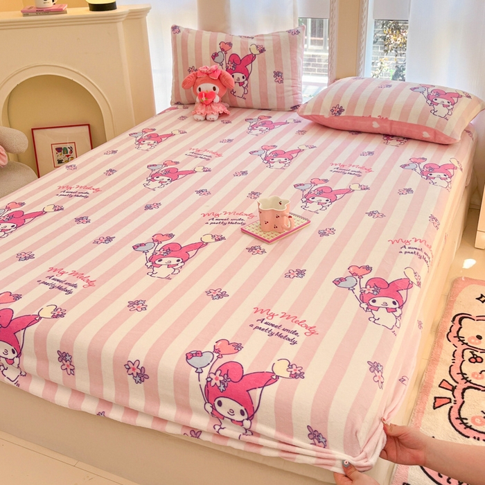 91家纺网 家纺一手货源 找家纺 博雅 2024新款三丽鸥牛奶绒小版床笠系列 牛奶绒小版-气球美乐蒂