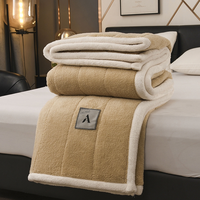 91家纺网 家纺一手货源 找家纺 恋绒家纺 2025新款加厚三层毛毯被牛奶绒复合毯子夹棉盖毯午睡毯子法莱绒毛毯 （亲肤绒-）-米咖