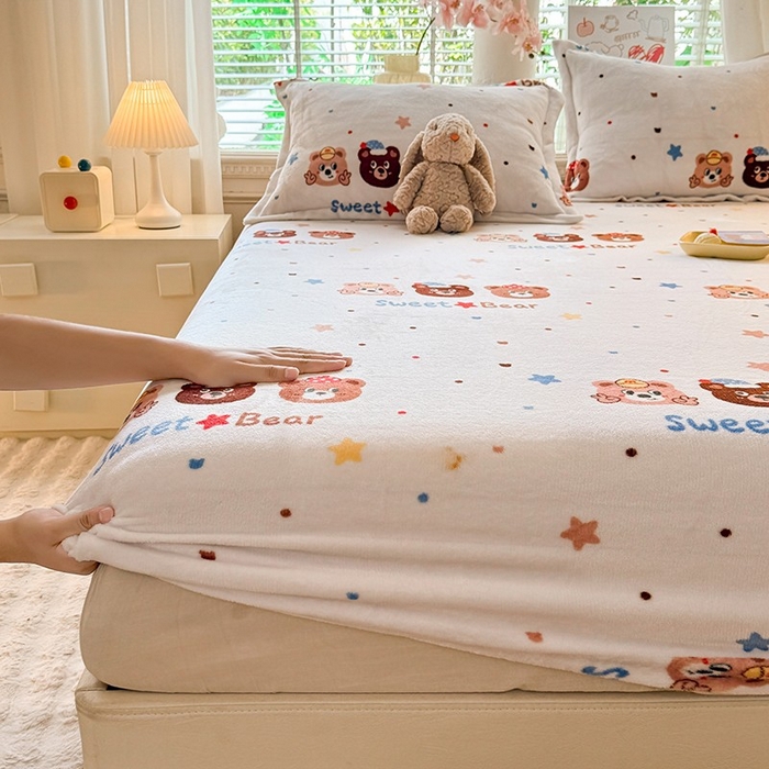 91家纺网 家纺一手货源 找家纺 妖妖家纺 2024新款200克牛奶绒单床笠 可爱曲奇