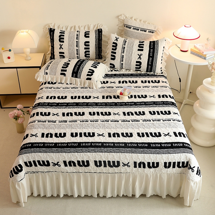 91家纺网 家纺一手货源 找家纺 （总）金盛皇朝家纺 2024秋冬新品高克重牛奶绒夹棉花边床盖系列