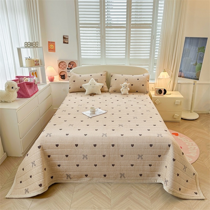 91家纺网 家纺一手货源 找家纺 梵朴 2024新款牛奶绒直角包边床盖 蝶之心-咖