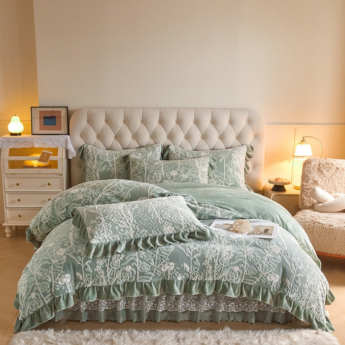 91家纺网 家纺一手货源 找家纺 畅畅家纺 2024新款11斤高克重新款韩版烂花牛奶绒床盖四件套系列 雾里看花-海藻青