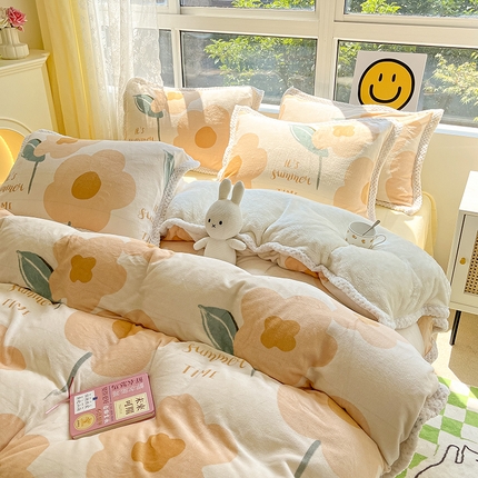 91家纺网 家纺一手货源 找家纺 琪格格纺织 2024新款印花A牛奶绒B兔兔绒大包边四件套 微雨  牛奶绒大包边