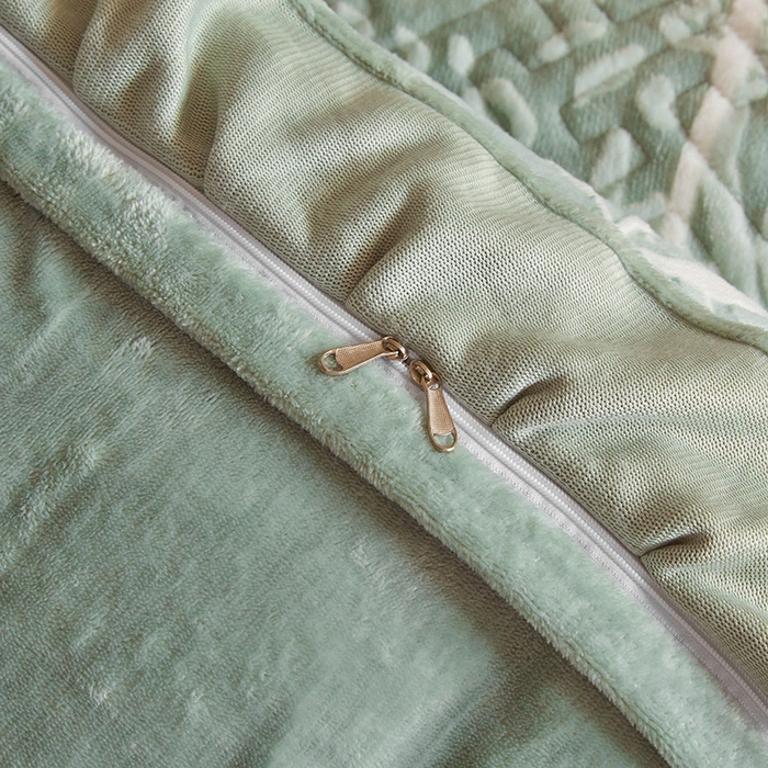 91家纺网 家纺一手货源 找家纺 畅畅家纺 2024新款11斤高克重新款韩版烂花牛奶绒床盖四件套系列 雾里看花-海藻青