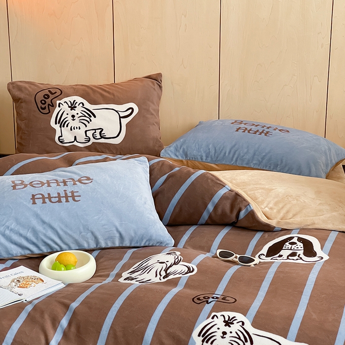 91家纺网 家纺一手货源 找家纺 圆岛 2024新款秋冬大版牛奶绒230全消光系列四件套 美拉德小狗