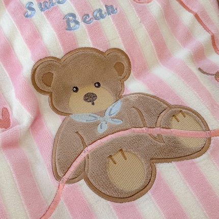 91家纺网 家纺一手货源 找家纺 桃子家居 2024新款A类ins博主小红书刺绣贴布绣立体高级工艺烂花雕花牛奶绒系列四件套 绒刺绣-甜蜜熊