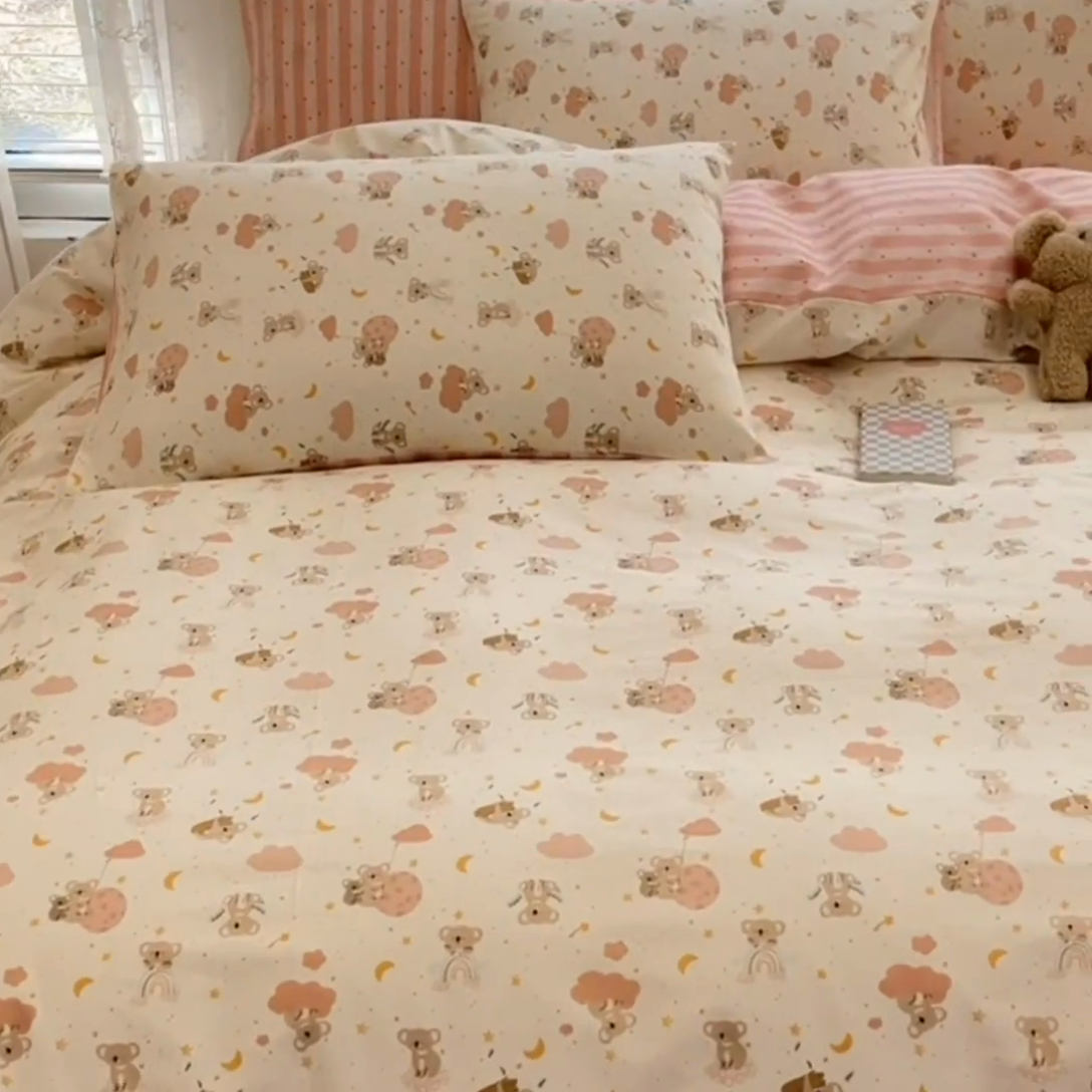 91家纺网 家纺一手货源 找家纺 晨希家居 2024新款全棉卡通印花简约款单被套 彩虹猴
