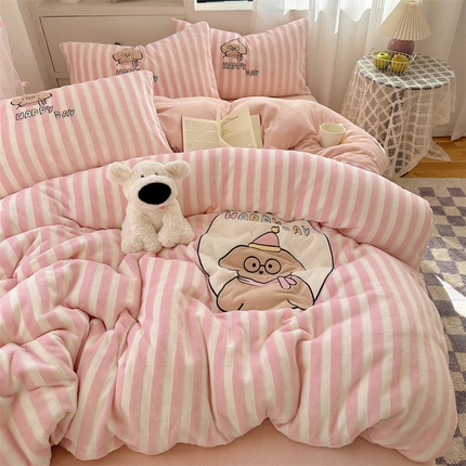 丽涵家纺 2024秋冬新品牛奶绒作色剪花贴布绣四件套 软糯的小狗-粉