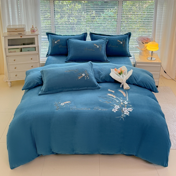 91家纺网 家纺一手货源 找家纺 金米诺 2024新款绣花牛奶绒四件套-麦穗 麦穗-藏蓝色