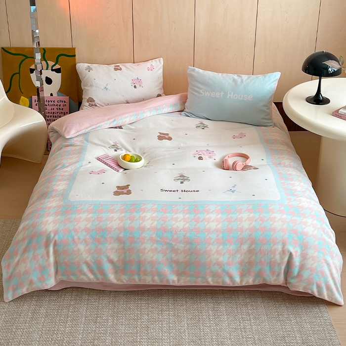 91家纺网 家纺一手货源 找家纺 圆岛 2024新款秋冬大版牛奶绒230全消光系列四件套 冬日小屋