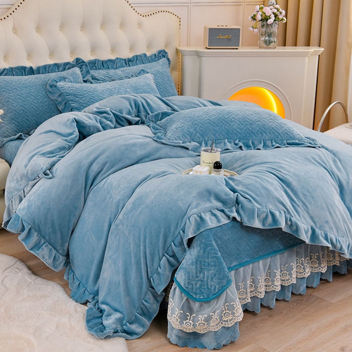 91家纺网 家纺一手货源 找家纺 畅畅家纺 2024新款简约纯色牛奶绒夹棉床盖四件套 倾城-海蓝
