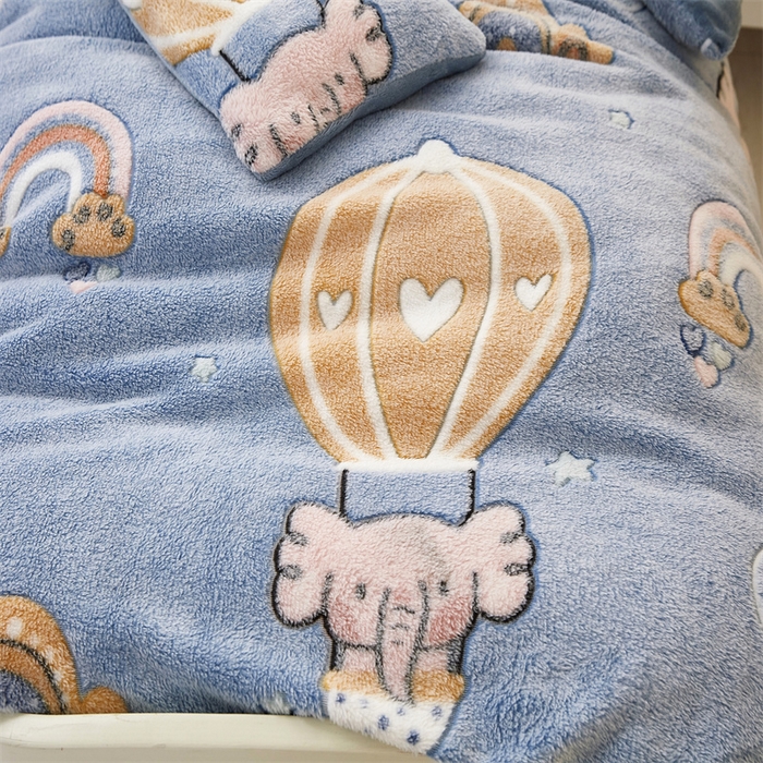 91家纺网 家纺一手货源 找家纺 丝涟家居 2025新款A类雪花绒牛奶绒儿童多功能可拆卸盖毯被 气球大象
