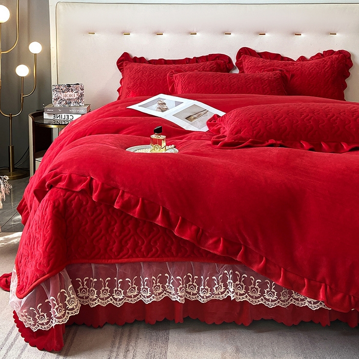 91家纺网 家纺一手货源 找家纺 畅畅家纺 2024新款简约纯色牛奶绒夹棉床盖四件套 倾城-大红