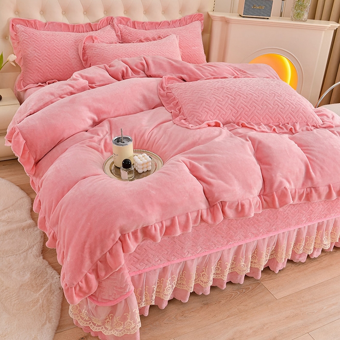 91家纺网 家纺一手货源 找家纺 畅畅家纺 2024新款简约纯色牛奶绒夹棉床盖四件套 倾城-桃粉