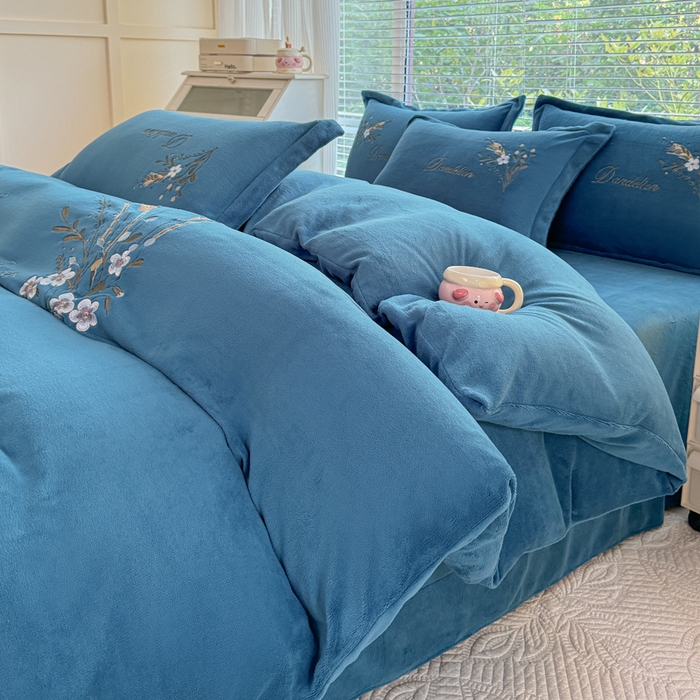 91家纺网 家纺一手货源 找家纺 金米诺 2024新款绣花牛奶绒四件套-麦穗 麦穗-藏蓝色