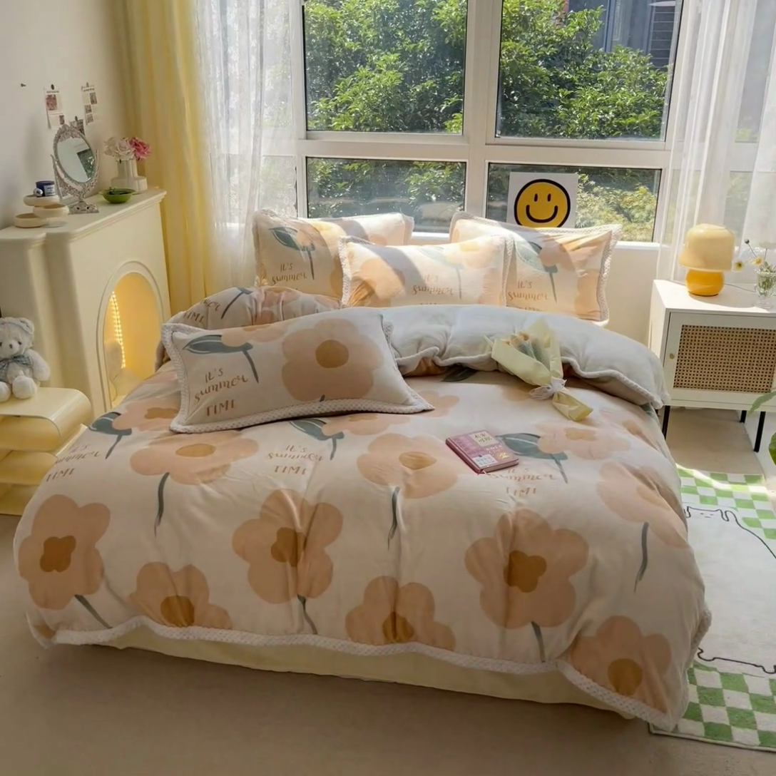 91家纺网 家纺一手货源 找家纺 琪格格纺织 2024新款印花A牛奶绒B兔兔绒大包边四件套 微雨  牛奶绒大包边